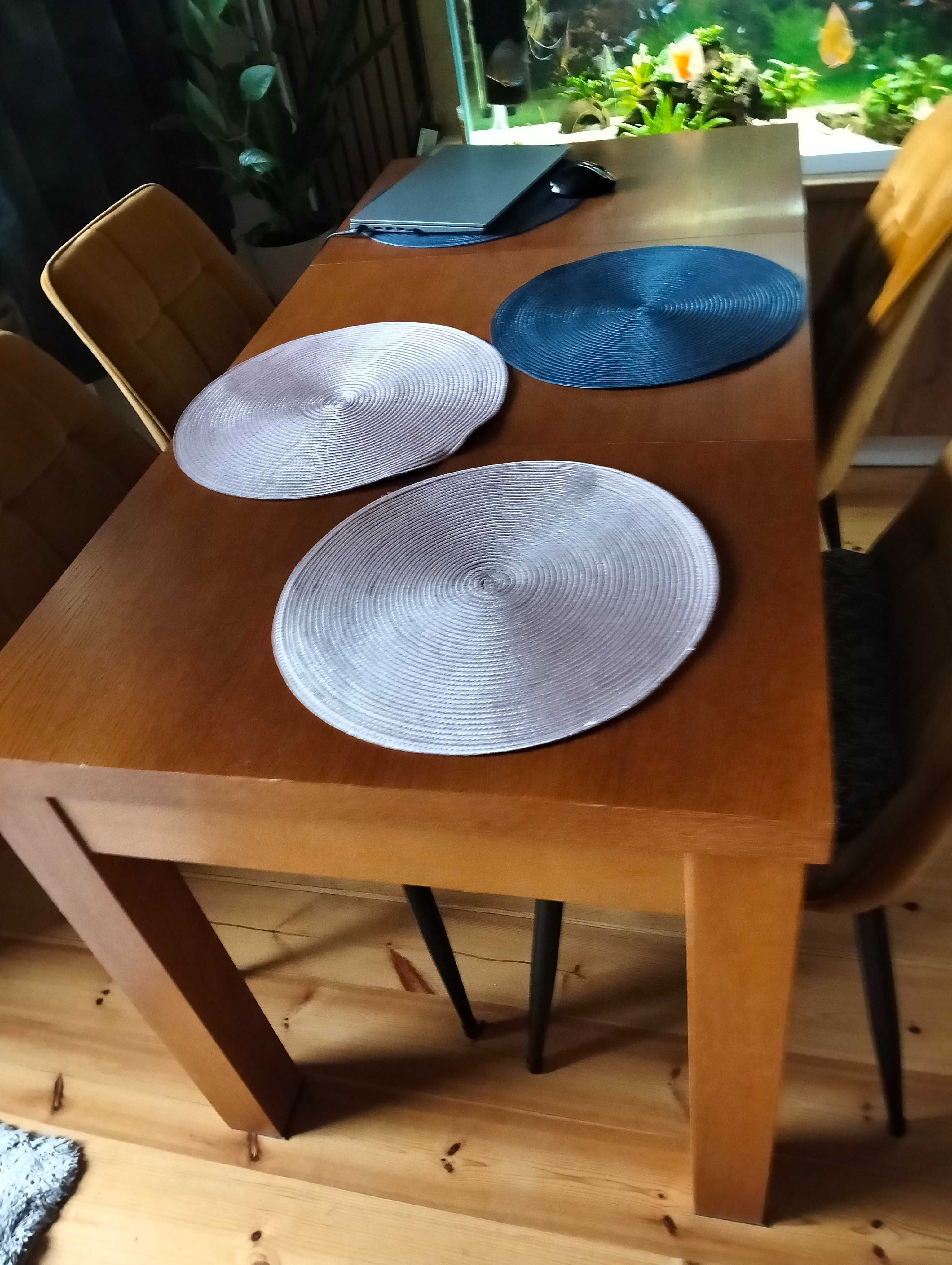 Sprzedam stół z drewniany fornir