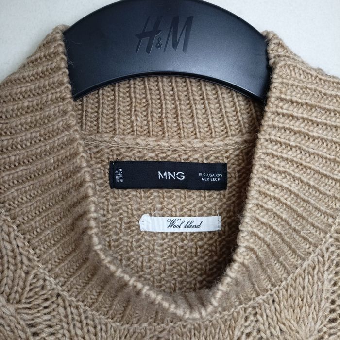 Sweterek z frędzlami