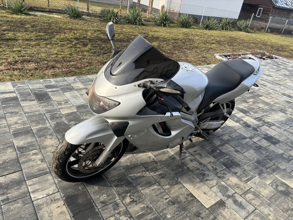 Honda cbr f4 600f 2001r zadbana