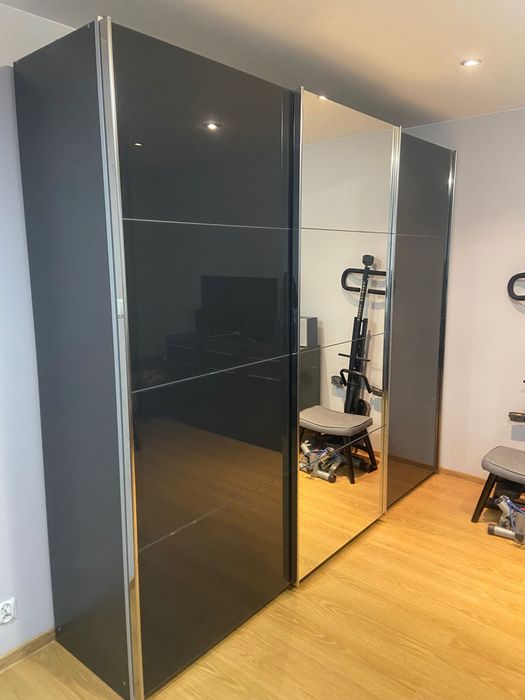 Sprzedam szarą, pakowną komodę