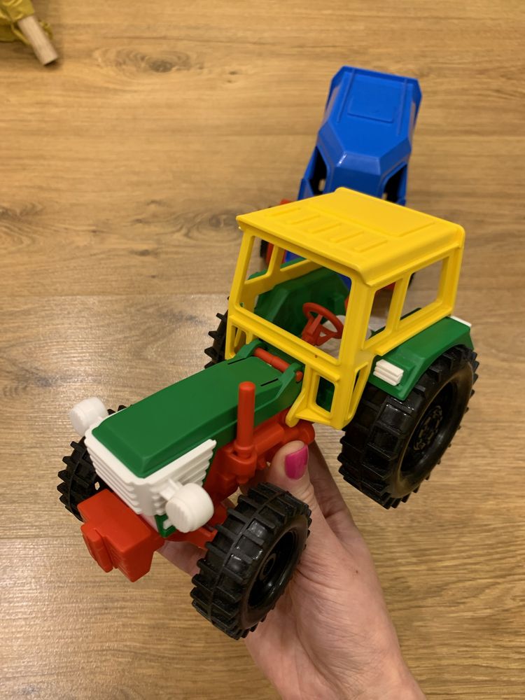Детский трактор с прицепом и лошадкой