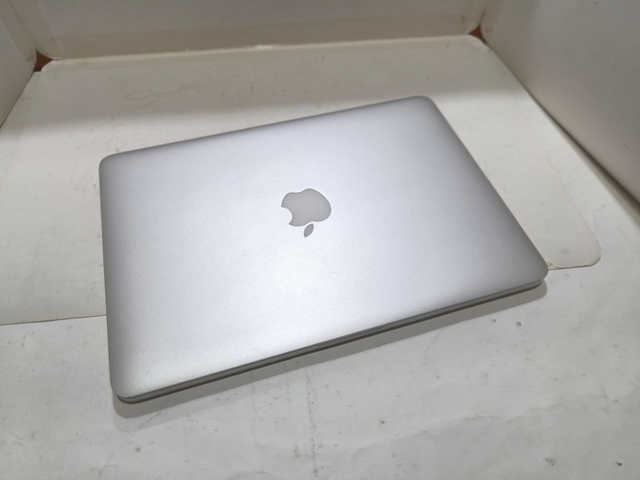 Apple Macbook Pro 13 i5 SSD 256GB 8GB ram Iris Retina