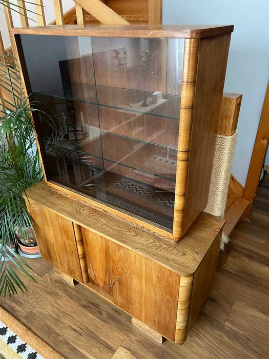 Kredens z okresu PRL