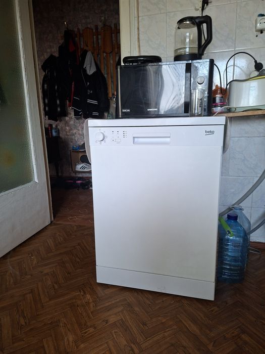 Продається посудомийна машинка Beko.
 У відмінному стані була у викори