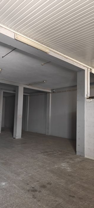 Partilho aluguer 87 m2 armazém