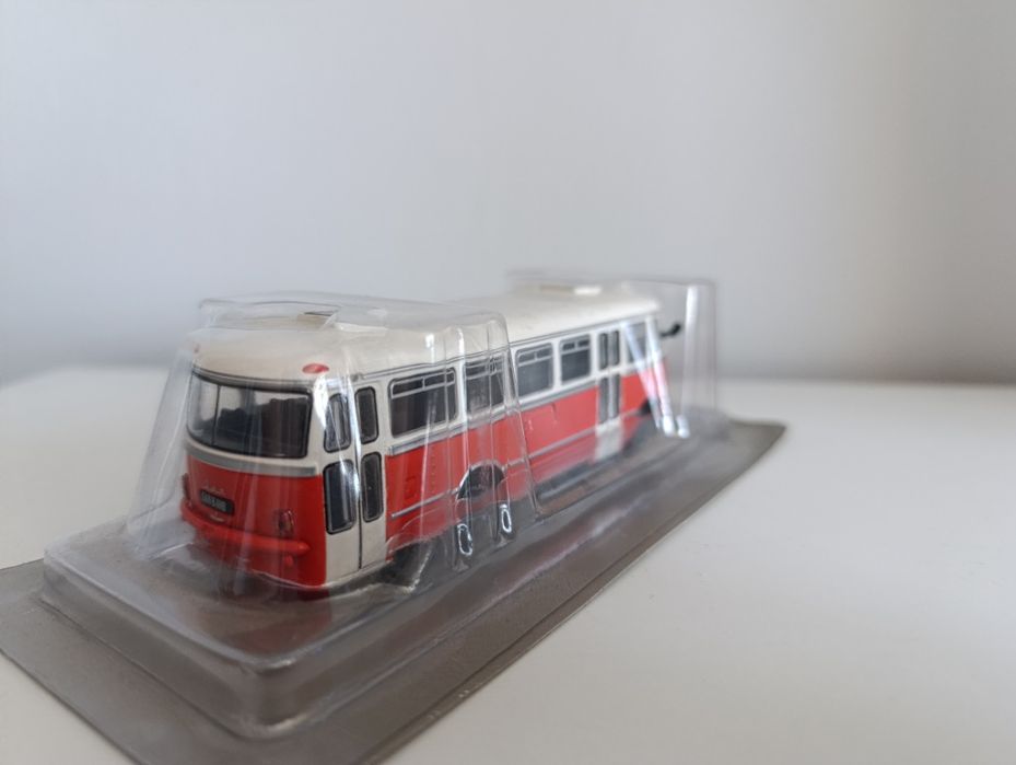 model kultowego San H-100B Model wykonany z metalu. Zabawka resorak au