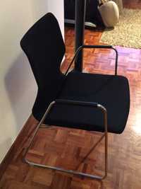2 Cadeiras da famosa marca “Levira”