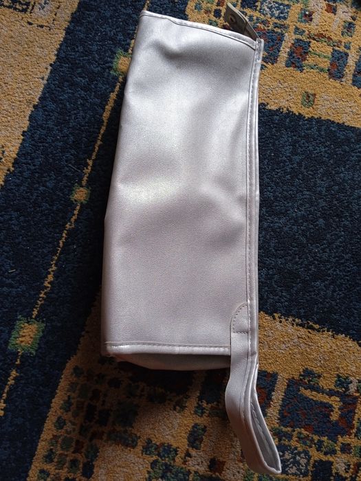 Duża saszetka na kosmetyki lub prostowice