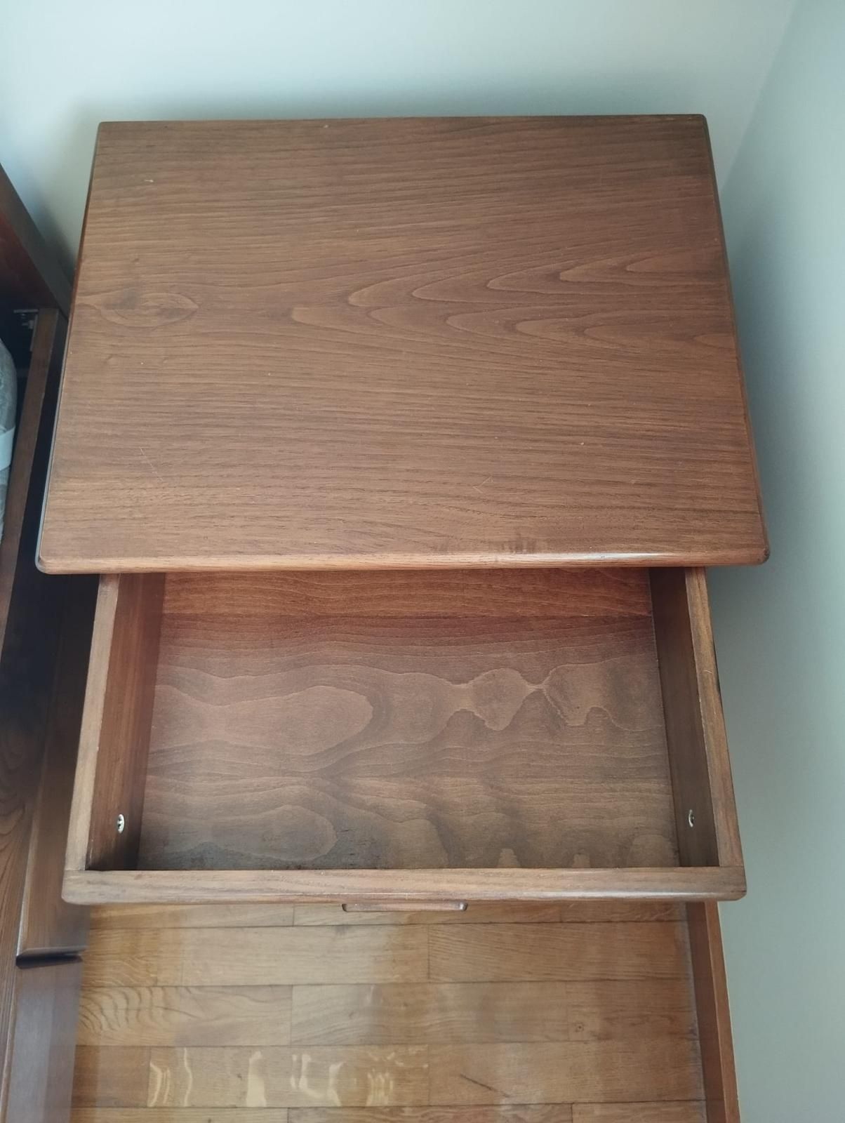 Cama com 6 gavetas + mesa de cabeceira 3 gavetas