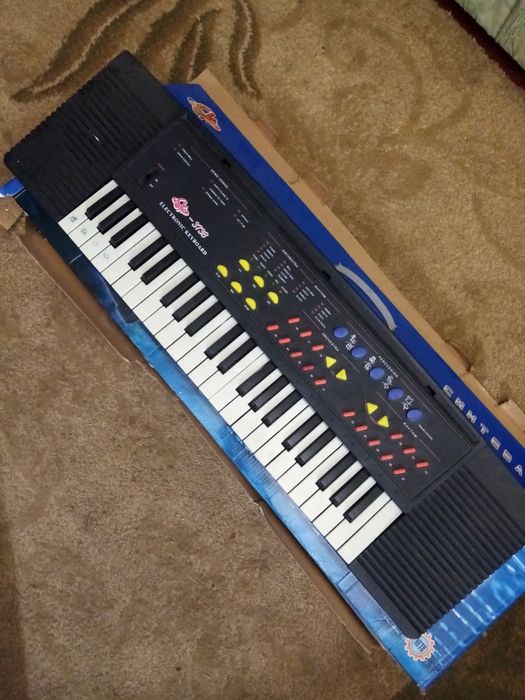 Синтезатор - піаніно для дітей