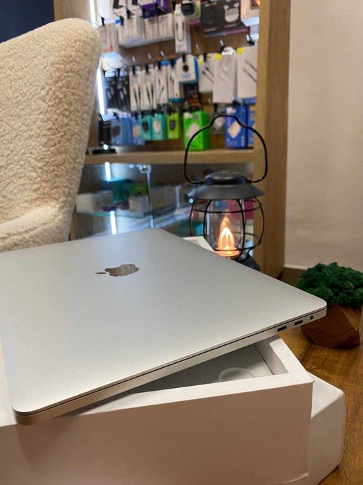 Ноутбук Apple MacBook Pro 13" i5/16/512GB Silver (MWP72) 2020