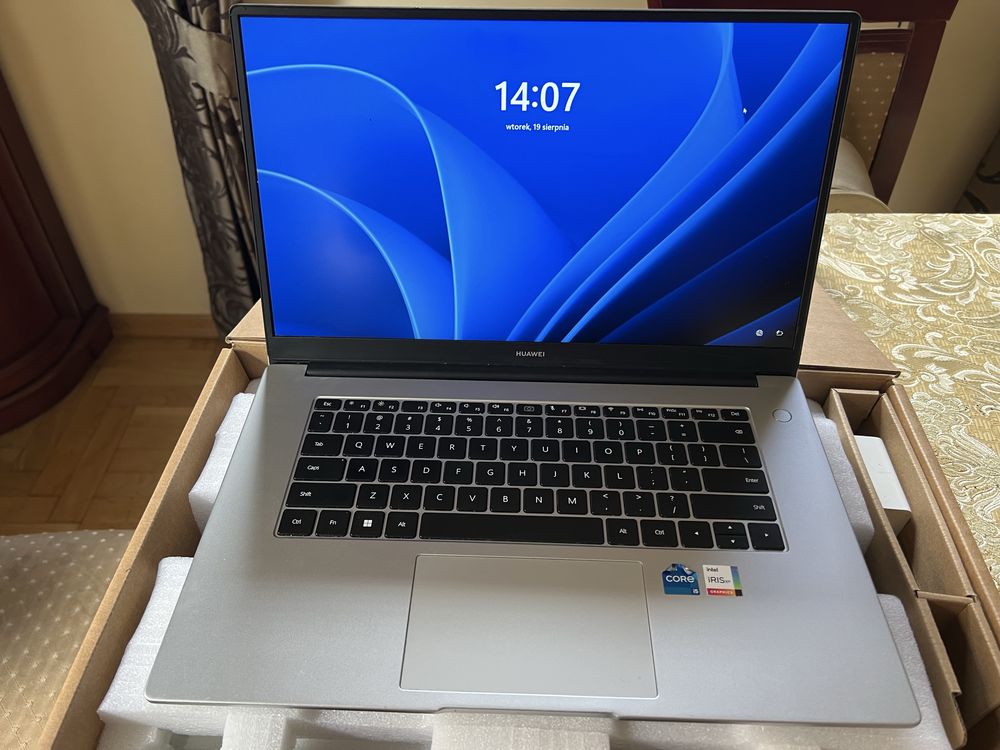 Huawei Matebook D15 i5 8gb ram 512gb ssd