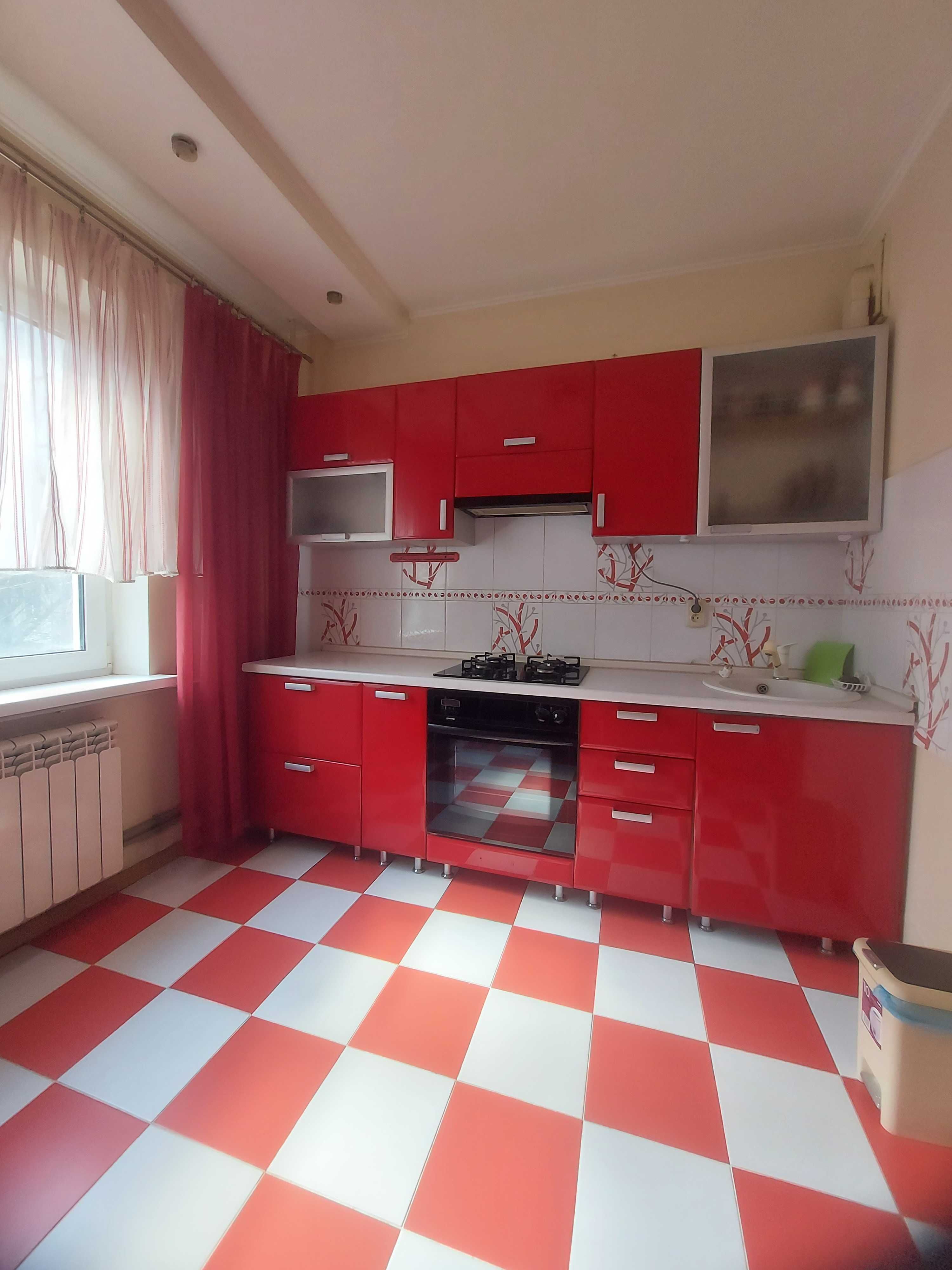 Продається двокімнатна квартира у Боярці з індивідуалкою. 53000$