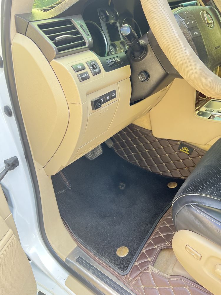 Автомобіль Лексус Лх 570