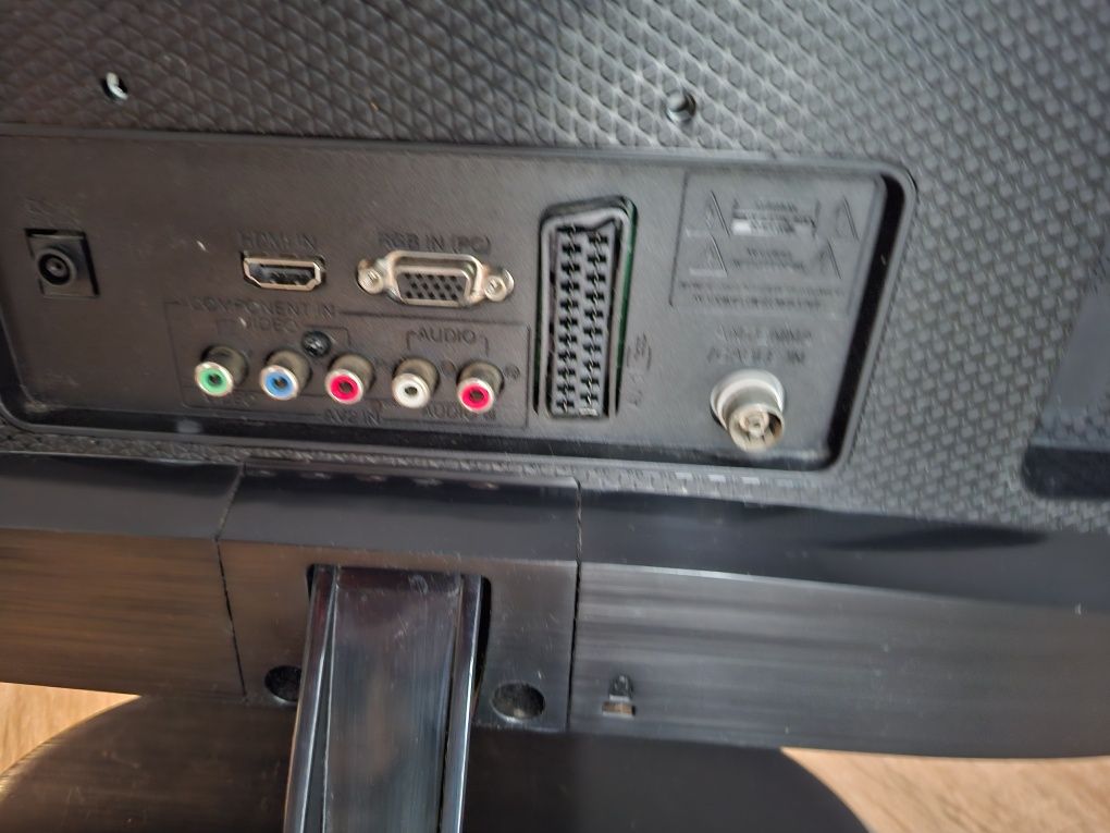 Monitor LG 21 cali z jednostka centralna - komputerem