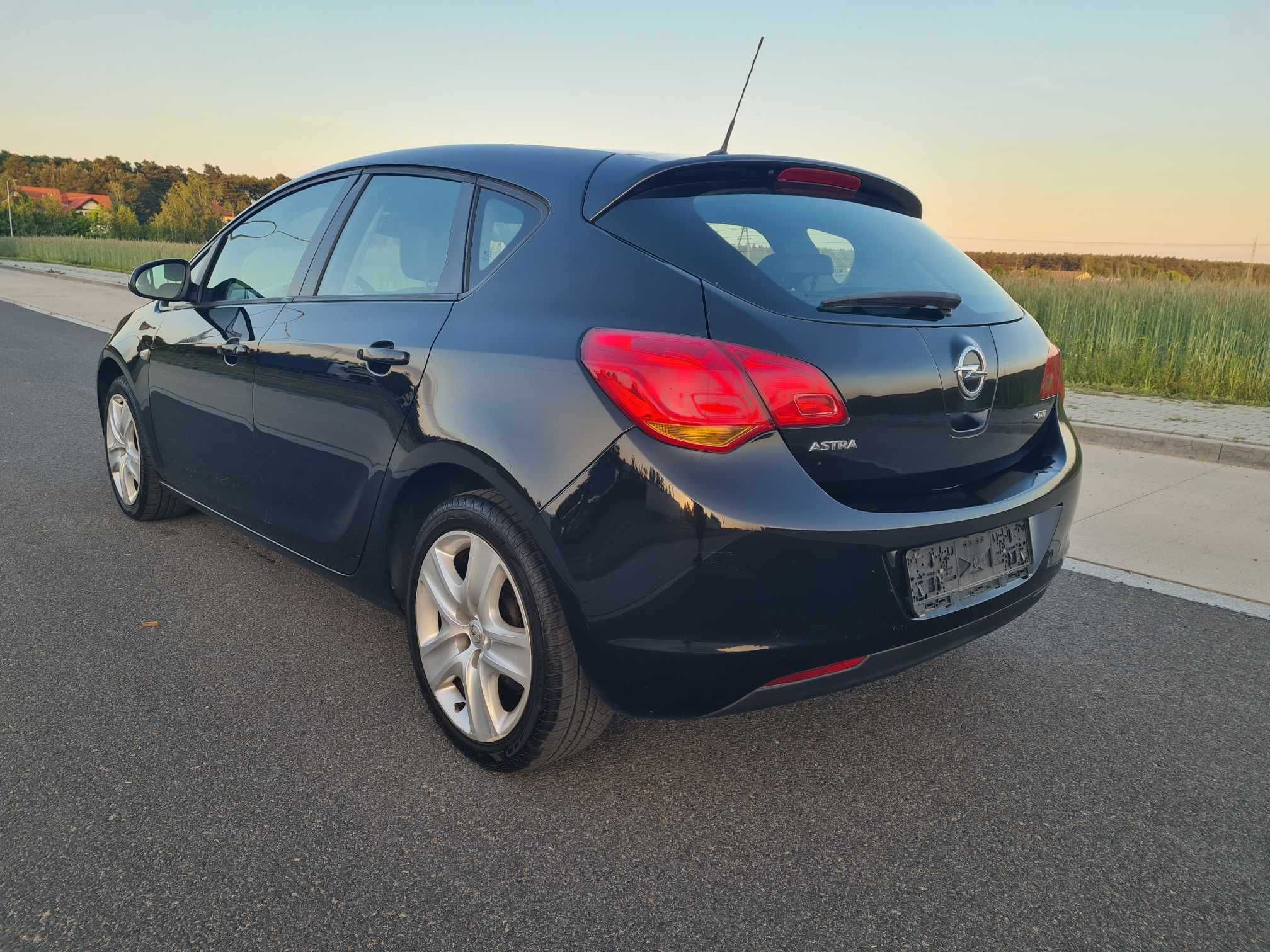 Opel Astra j hatchback 1.7 diesel 110km climatronic