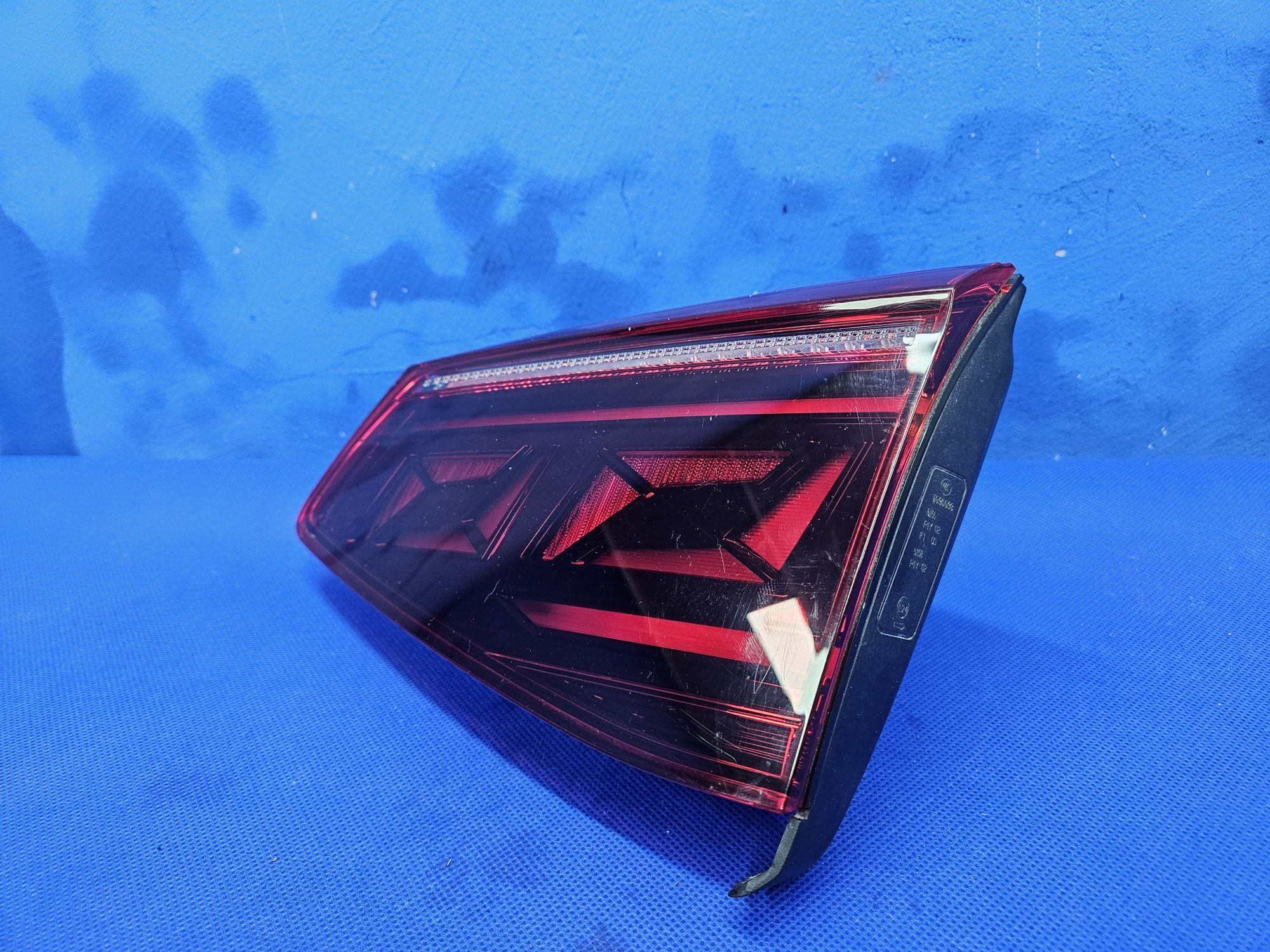 LAMPA tylna prawa VW PASSAT B8 kombi lift LED Europa w klapę prawy tył