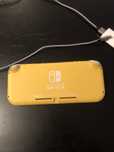 Nintendo switch lite amarela+carregador+pokemon violet digital incluid