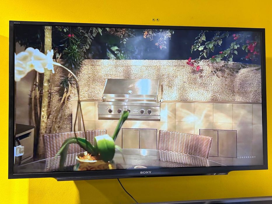Телевізор 40” Samsung 40T5300 Smart TV, WiFi