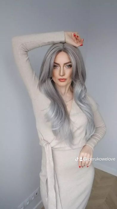 Peruka LACE FRONT srebrna z refleksami włosy jak naturalne