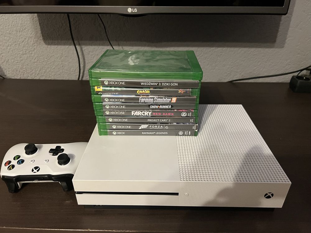 Xbox One s 1 TB ,10 gier