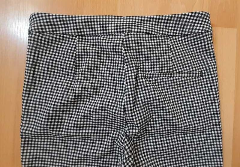 Eleganckie spodnie ZARA XS obwód pasa 72-76cm kratka