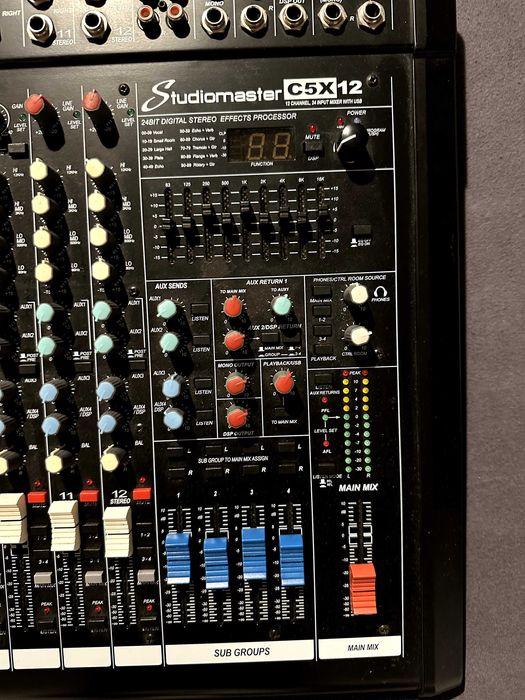 Mesa de mistura StudioMaster