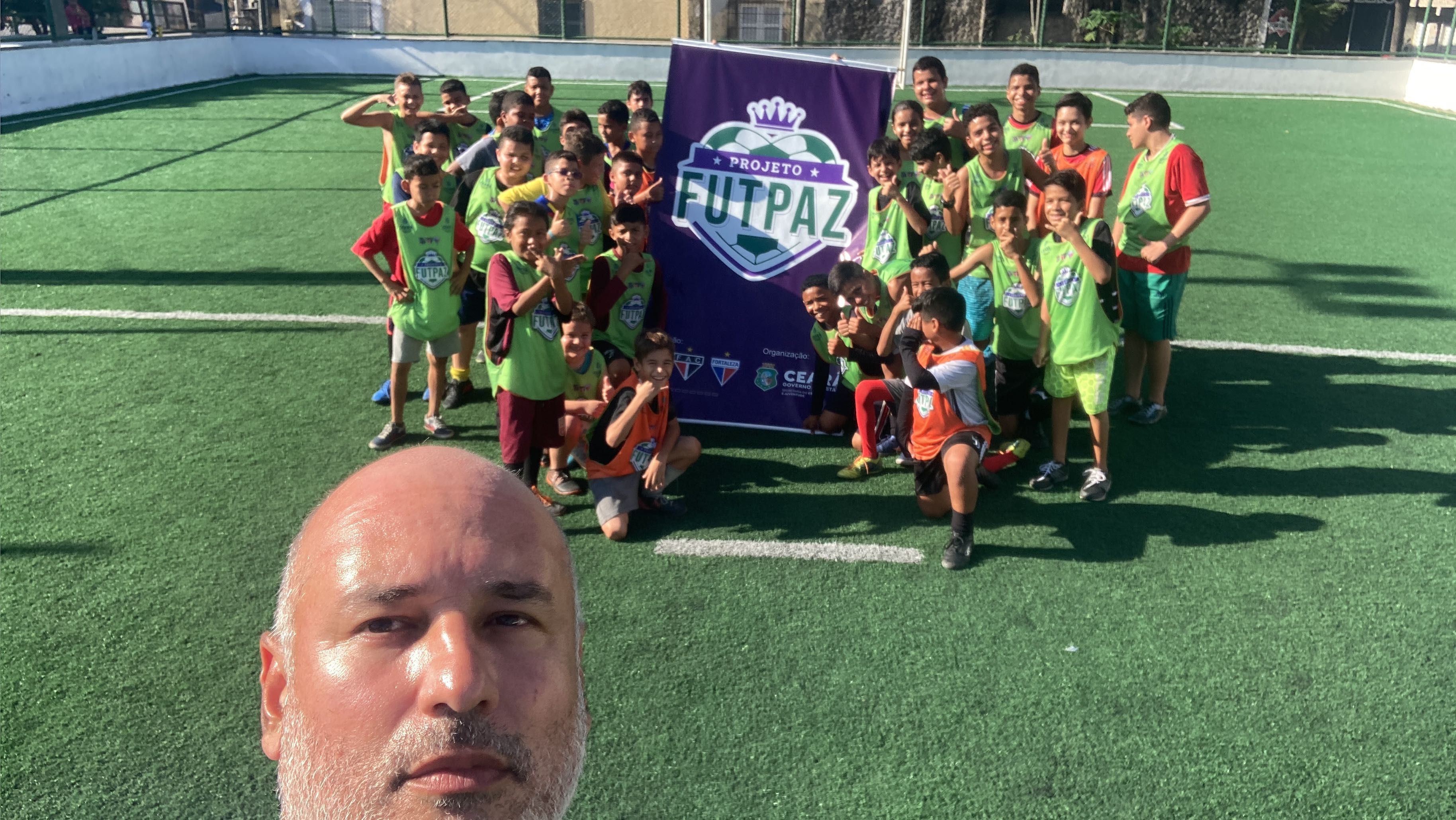 TREINADOR DE FUTEBOL DO BRASIL. E PROFESSOR DE EDUCAÇÃO FÍSICA