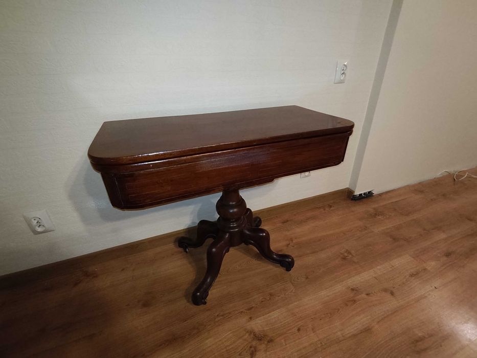 Stary stolik karciany z rozkładanym blatem