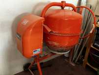 Vendo Betoneira  semi Nova