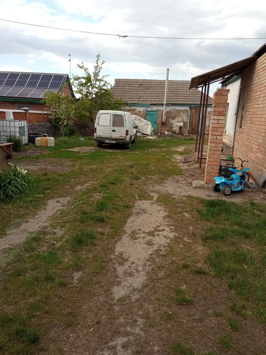 Продам будинок, з велик,учасником,,ціна дог