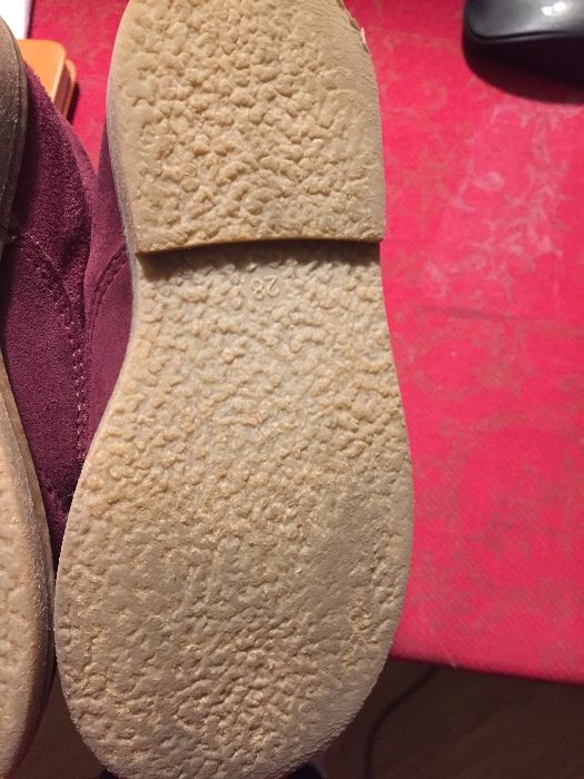 Sapatos tamanho 28.