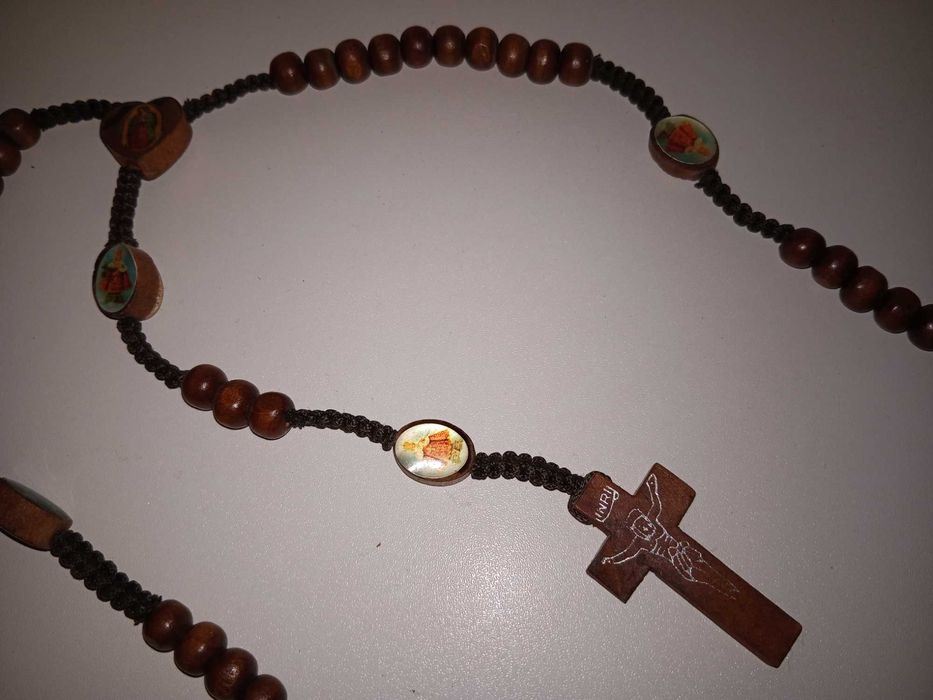 Instrumento oração: terço rosário católico