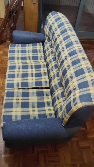 Sofá-Cama Usado com desgaste