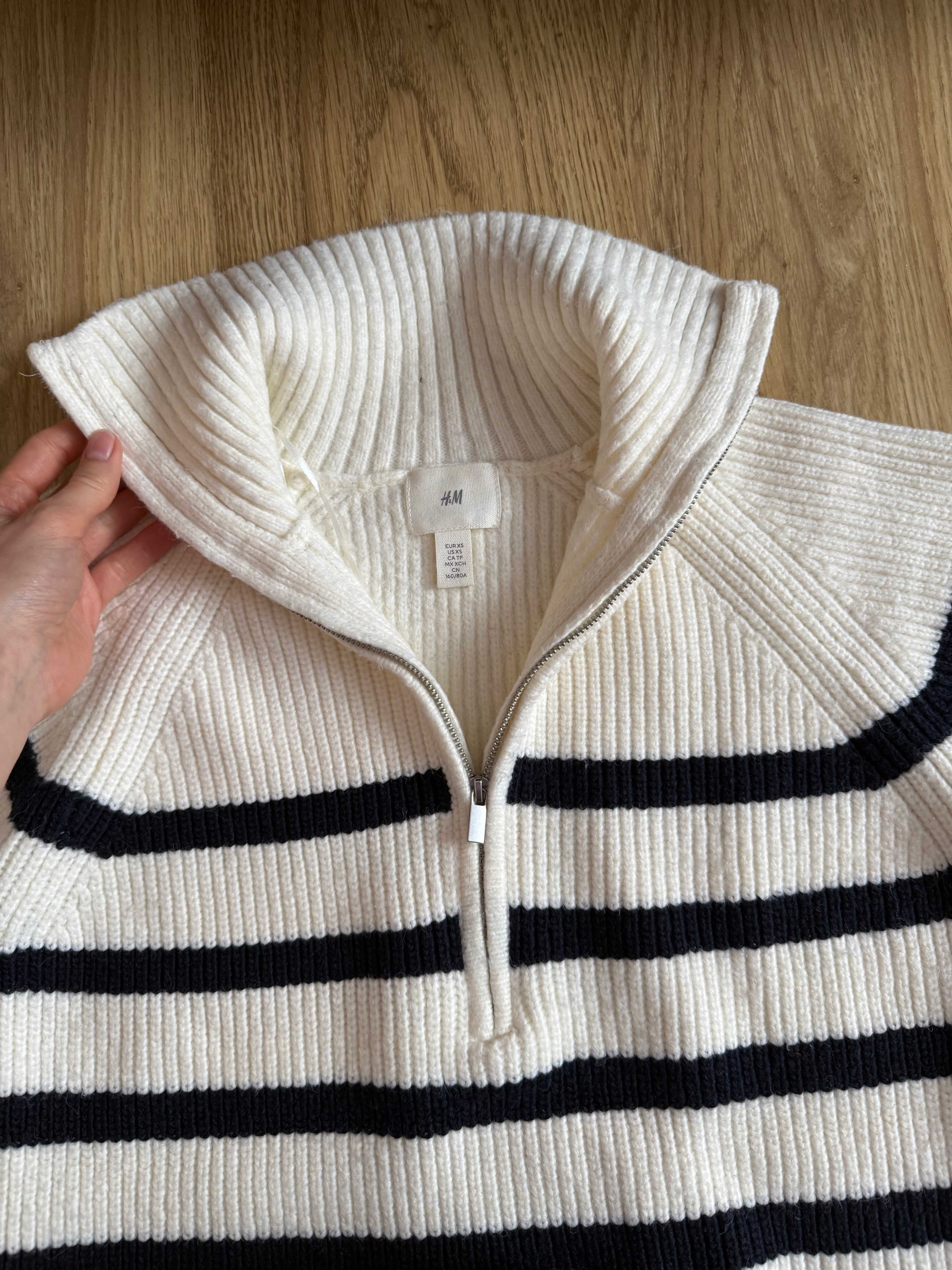 Sweter w paski z zamkiem