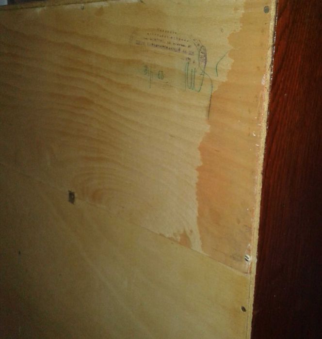 Сервант у комплекті з навісними полками давніх часів Можлива доставка