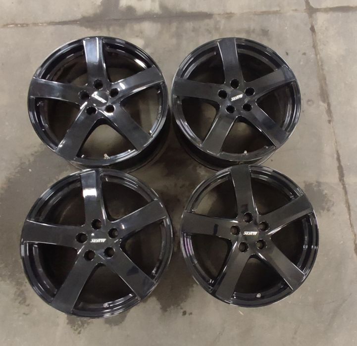 18 5x112  VW Audi komplet felg aluminiowych czarne piękne