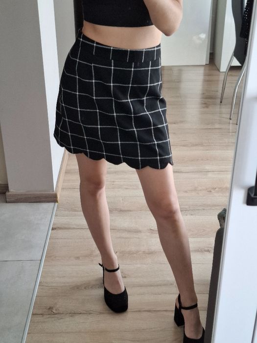 Czarna spódniczka w kratkę Asos M38