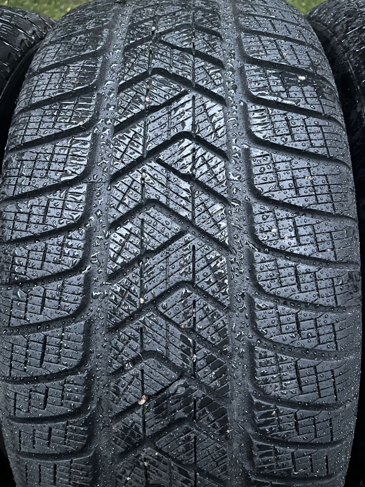 Komplet opon terenowych zimowych Pirelli Scorpion Winter 255/45 R20