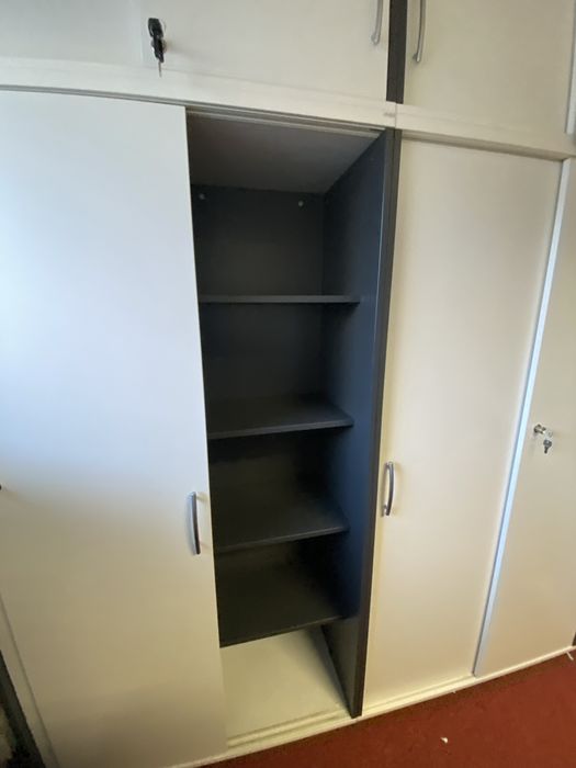 Szafa aktowa i szafa ubraniowa + 2 nadstawki Marki Elzap
