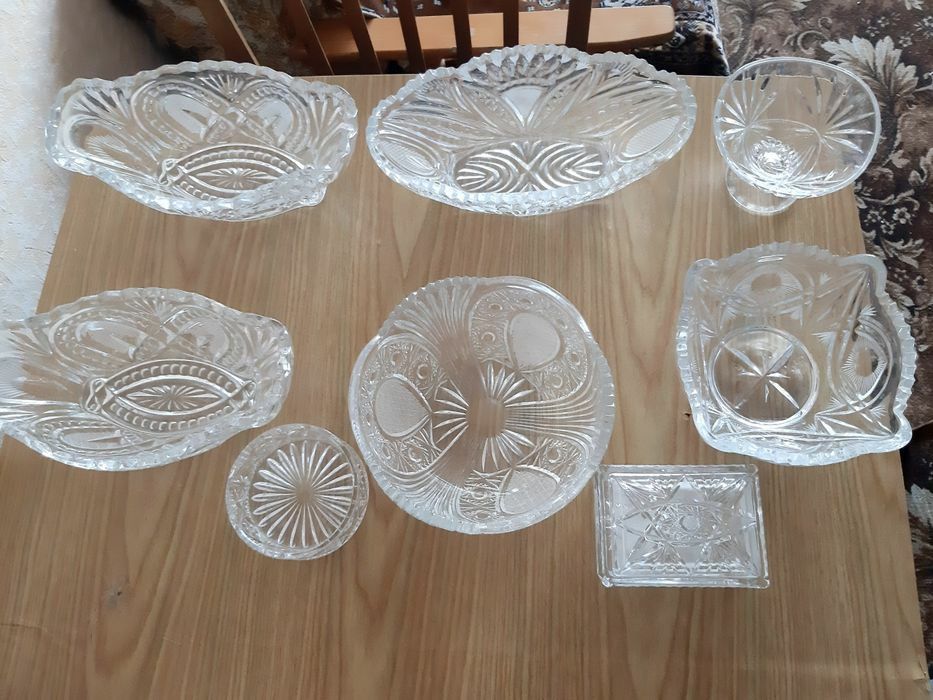 Заварники, цукорниці, молочниці, соусниці та кришталеві вази