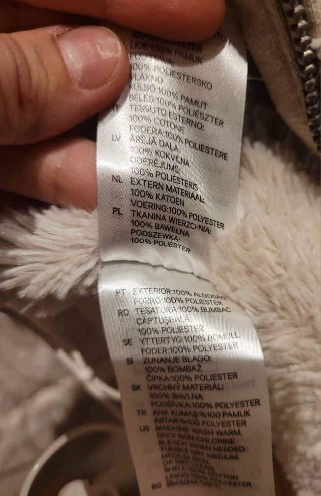 Beżowa, rozsuwana bluza z kapturem (H&M, M).