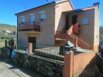 Moradia T3 com pequeno terreno para horta