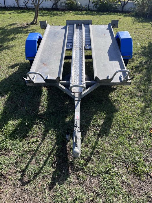 Reboque para transporte de motas