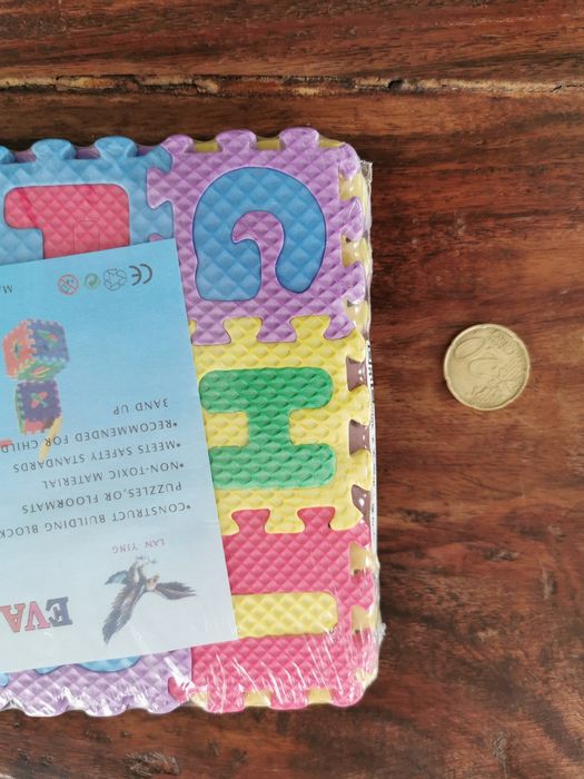 Puzzle abecedário para crianças em espuma