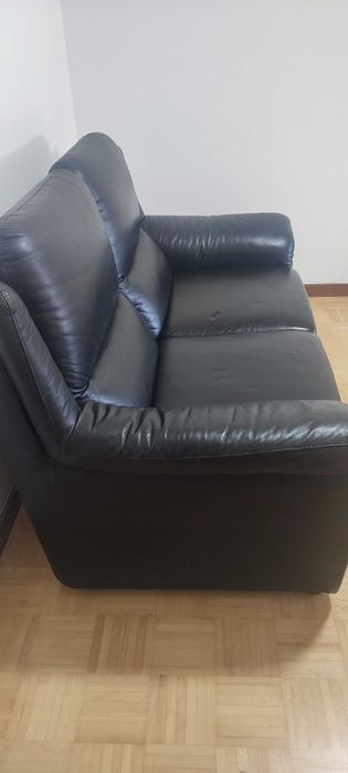 Sofá 100% pele preto, bom estado