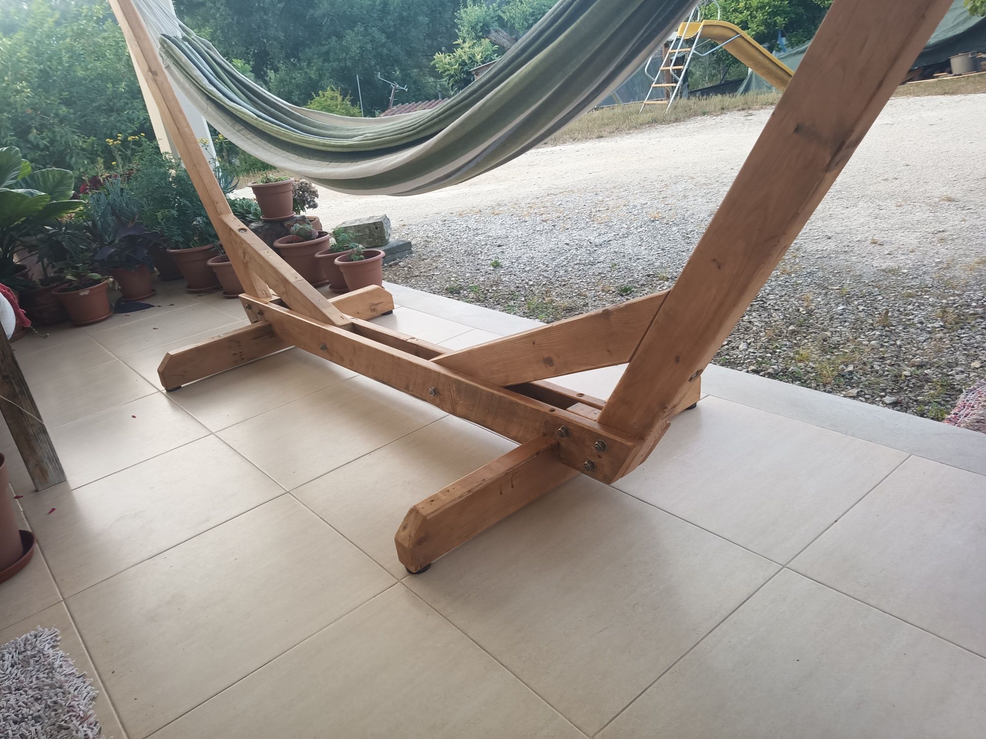 Suporte para cama de rede