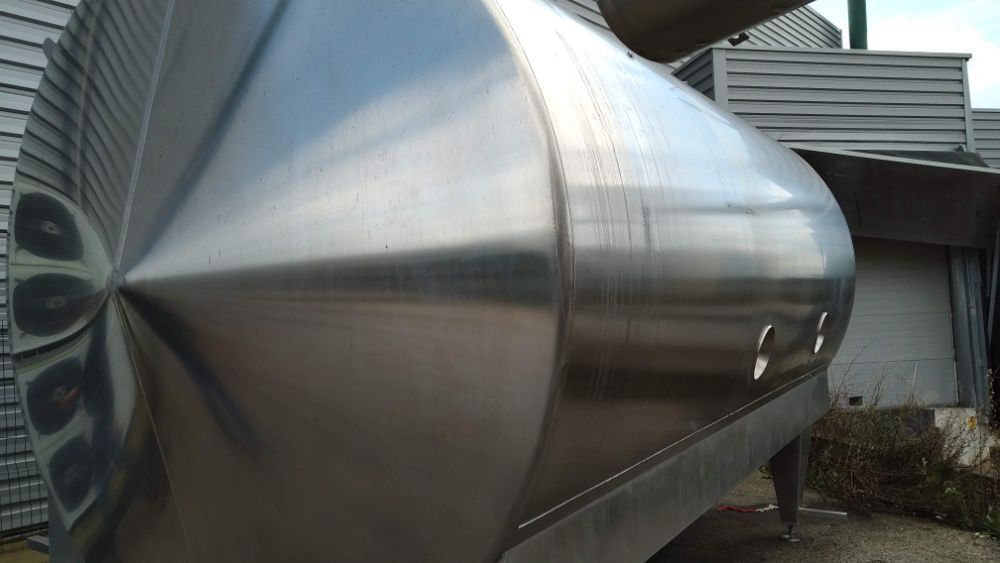 Tanque de inox horizontal de 20 mil litros isolado com compartimentos