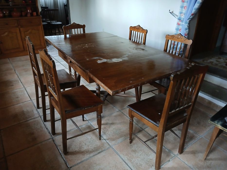 Mesa sala extensivel com seis cadeira