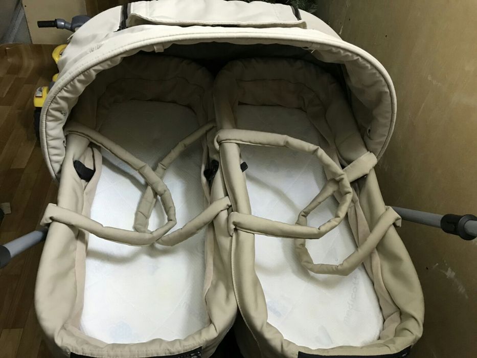 Коляска двійнятам, близнюкам !!терміново